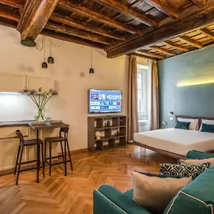 Maison Del Colosseo , Rome Italy